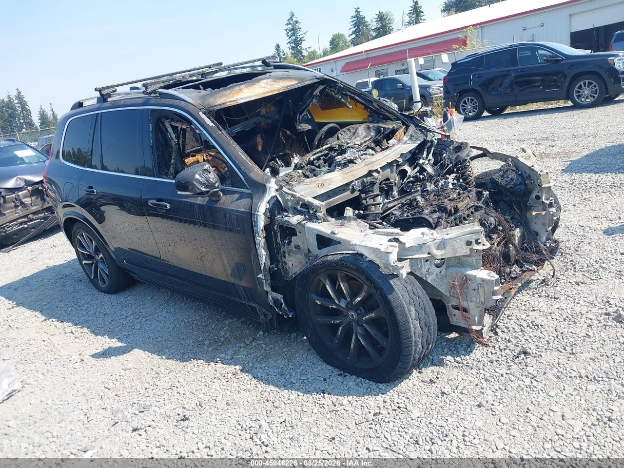 YV4A22PK3G1****** · 2016 VOLVO XC90 T6 MOMENTUM