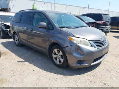 5TDKK3DCXES****** · 2014 TOYOTA SIENNA LE V6 8 PASSENGER