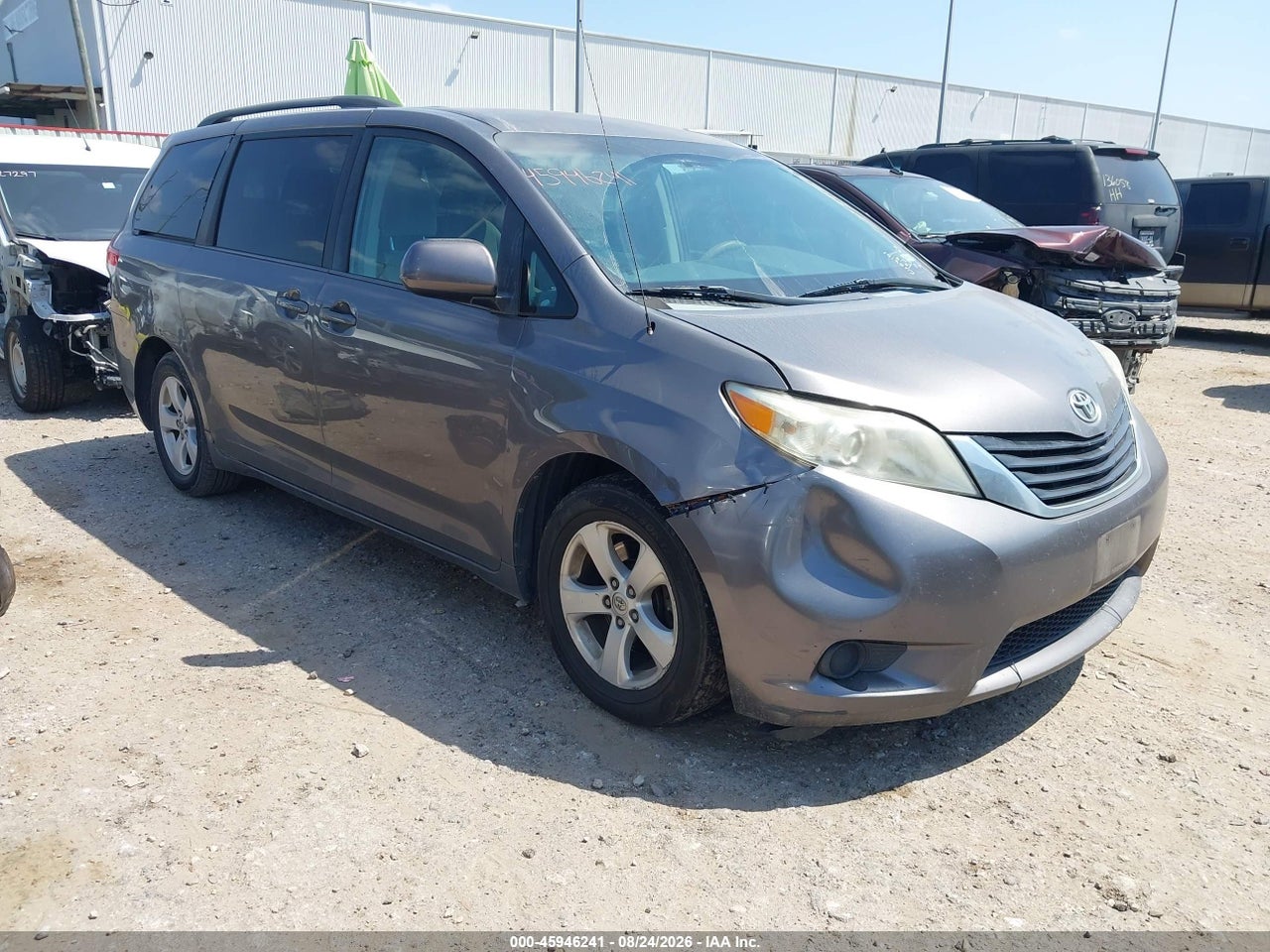 5TDKK3DCXES****** · 2014 TOYOTA SIENNA LE V6 8 PASSENGER