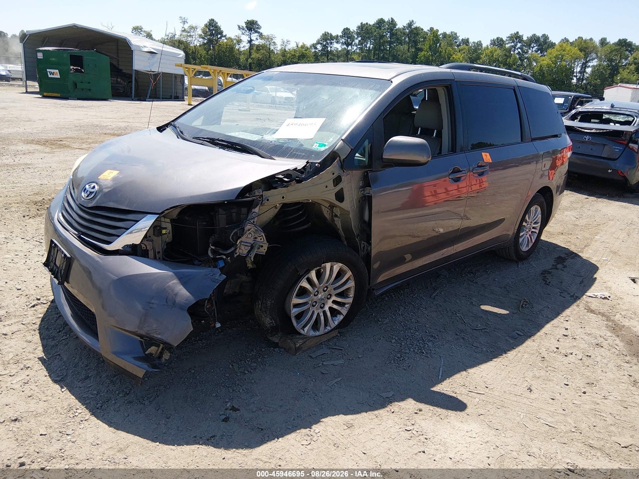 2011 TOYOTA SIENNA XLE V6 · 2/10