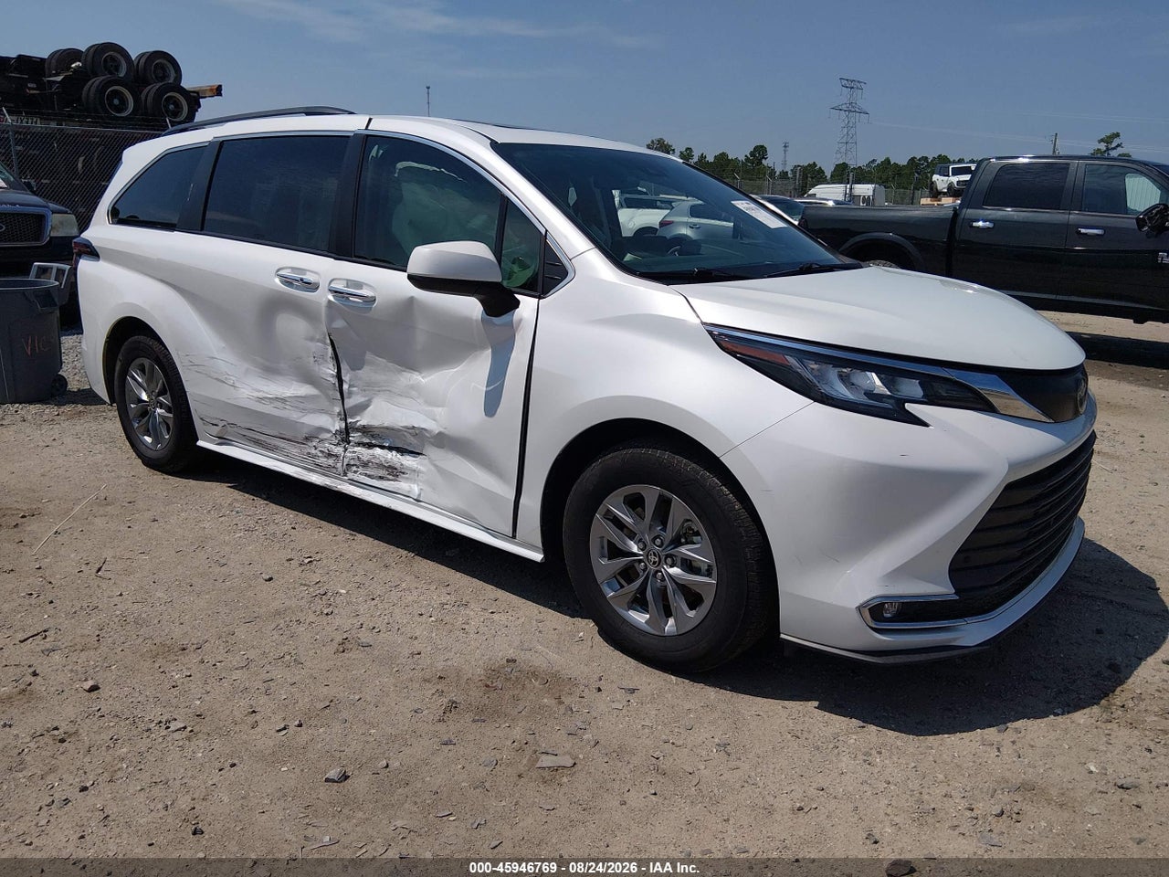 2022 TOYOTA SIENNA XLE