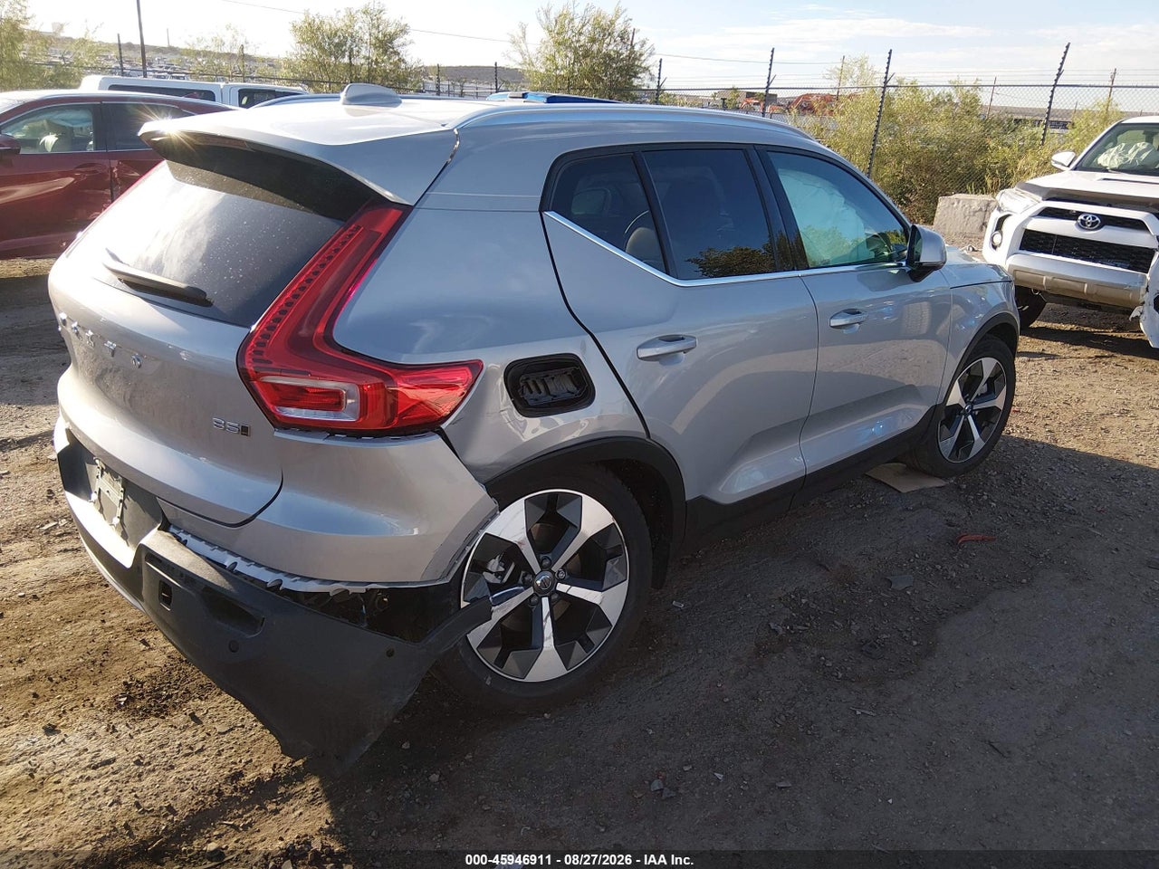 2024 VOLVO XC40 B5 PLUS BRIGHT THEME · 4/11
