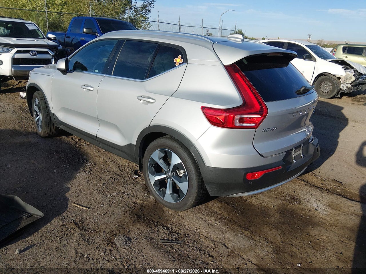 2024 VOLVO XC40 B5 PLUS BRIGHT THEME · 3/11