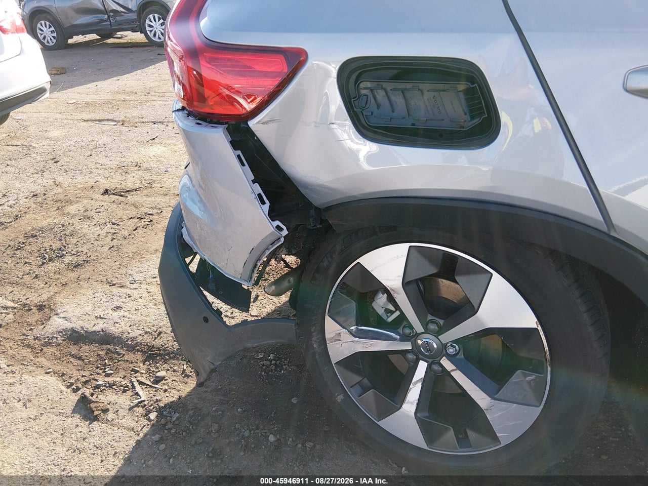 2024 VOLVO XC40 B5 PLUS BRIGHT THEME · 6/11