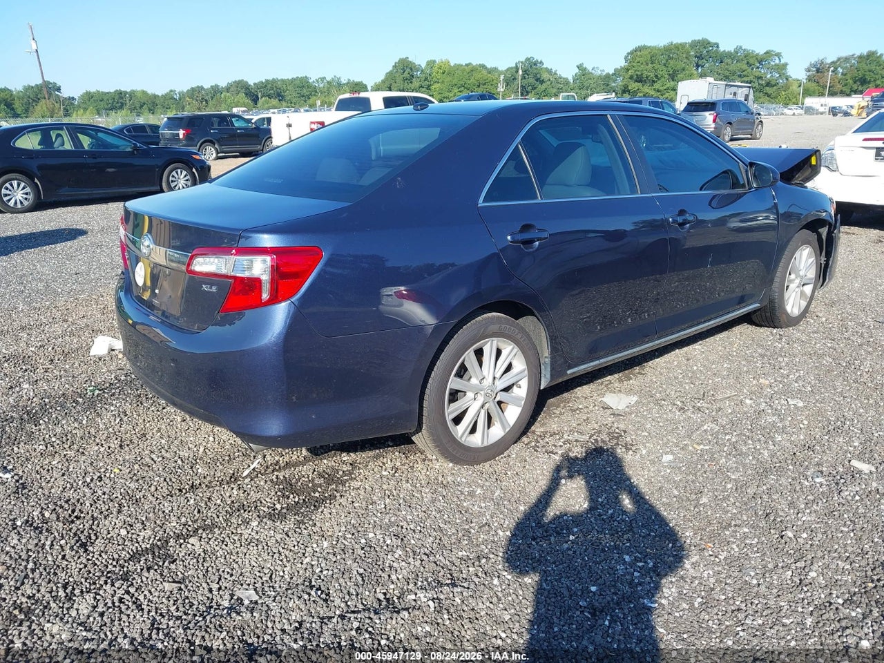 2014 TOYOTA CAMRY XLE · 4/11