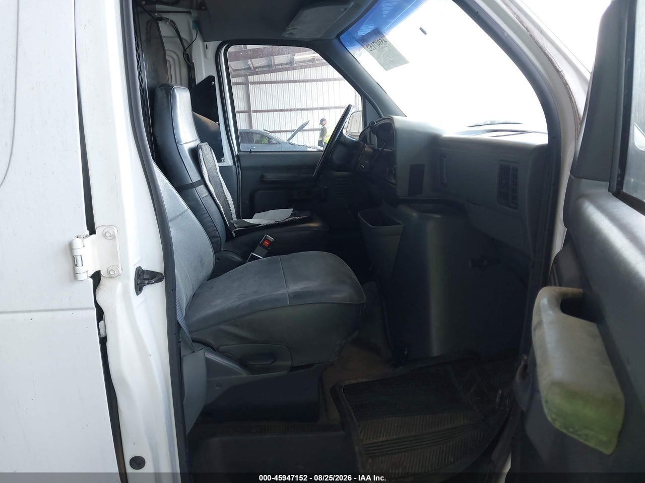 1996 FORD ECONOLINE E150 VAN · 5/11