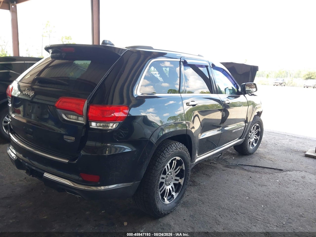 2014 JEEP GRAND CHEROKEE SUMMIT · 4/10