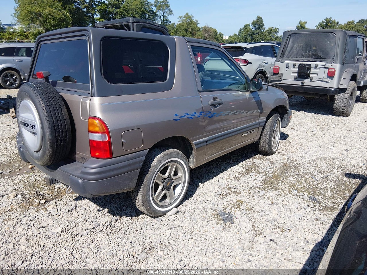 2002 CHEVROLET TRACKER · 4/11