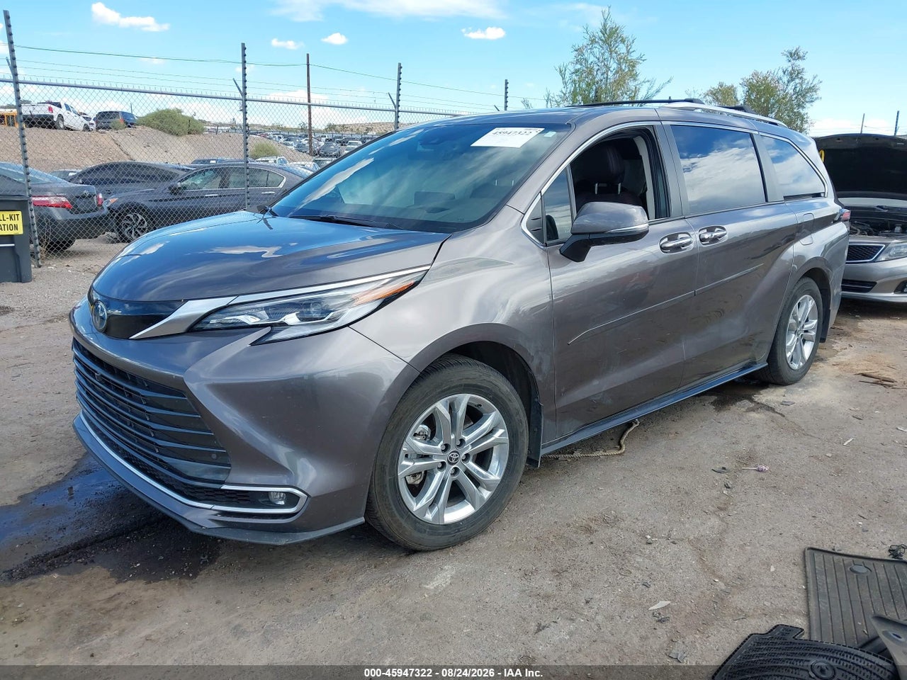 2023 TOYOTA SIENNA PLATINUM · 2/11