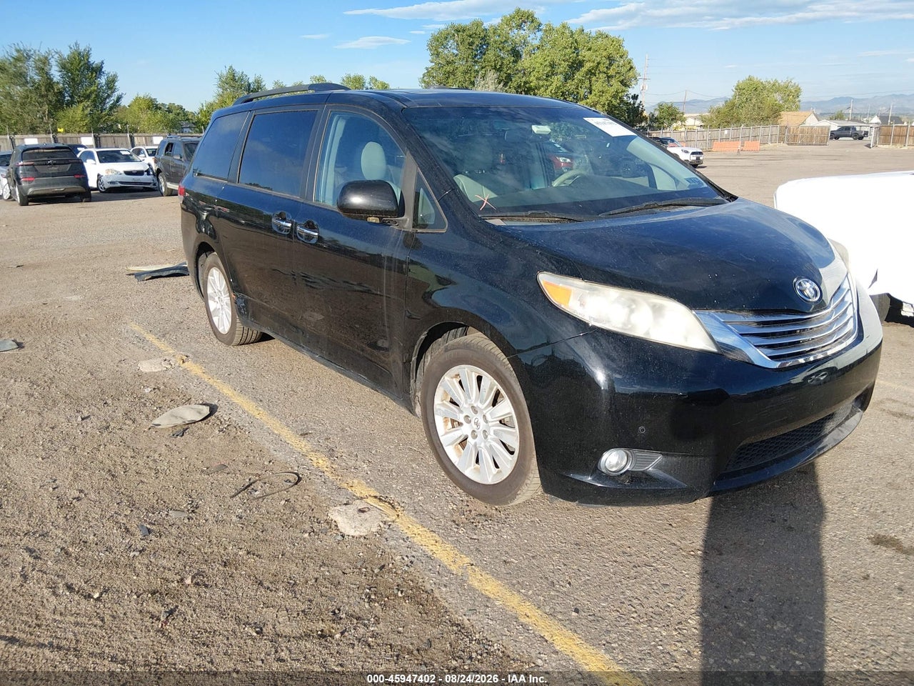 2011 TOYOTA SIENNA LIMITED