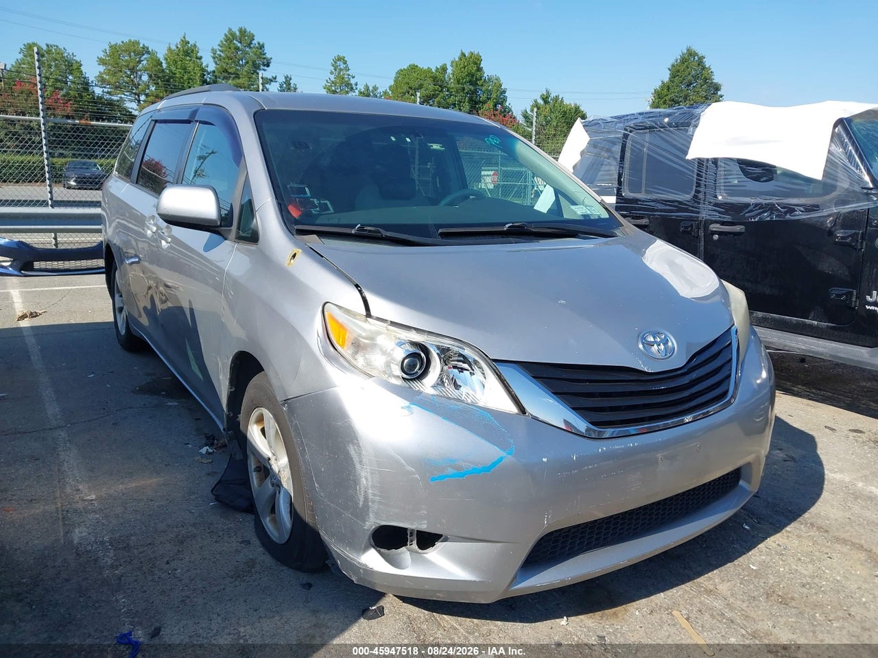 2011 TOYOTA SIENNA LE V6