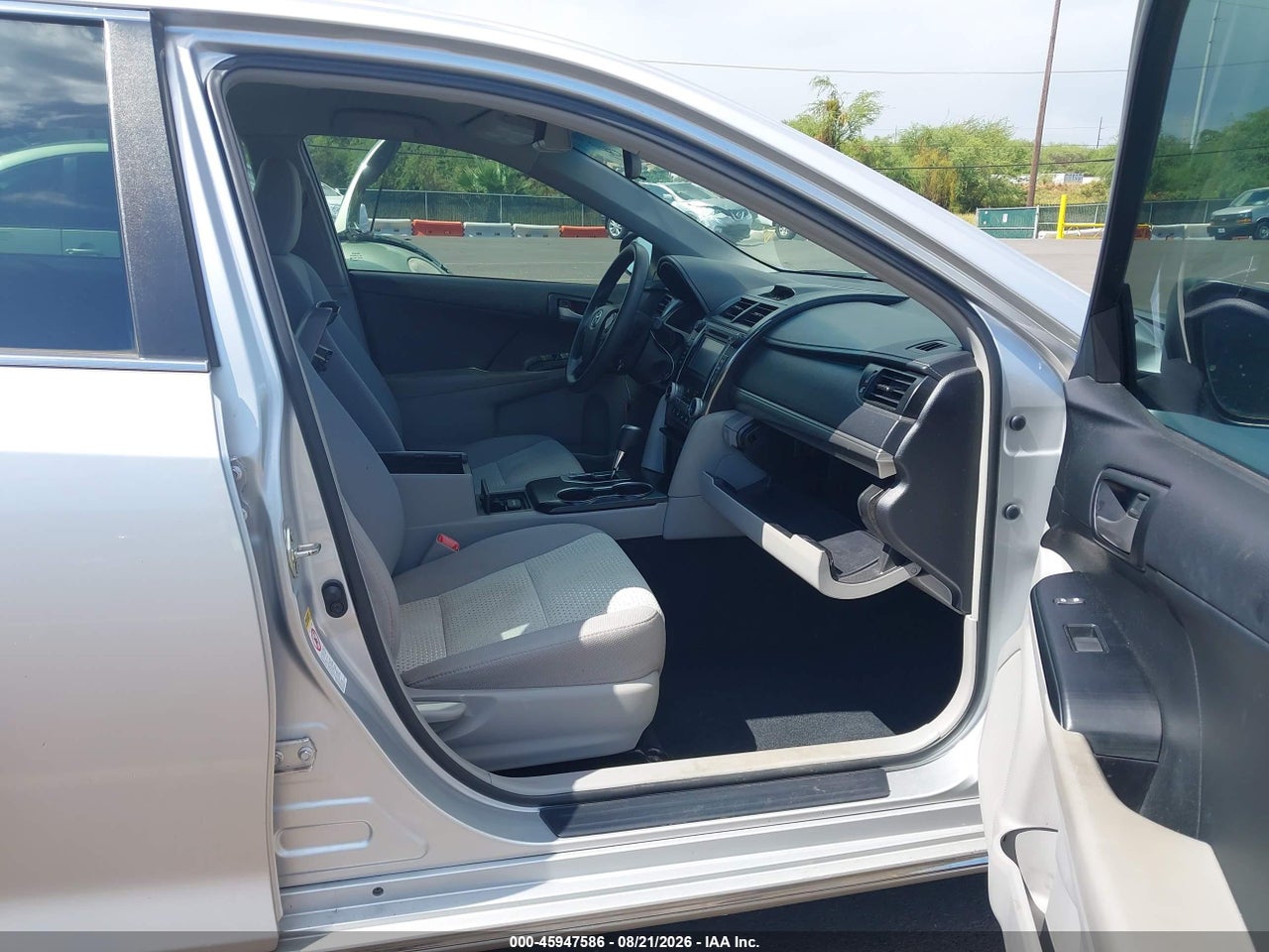 2014 TOYOTA CAMRY LE · 5/11