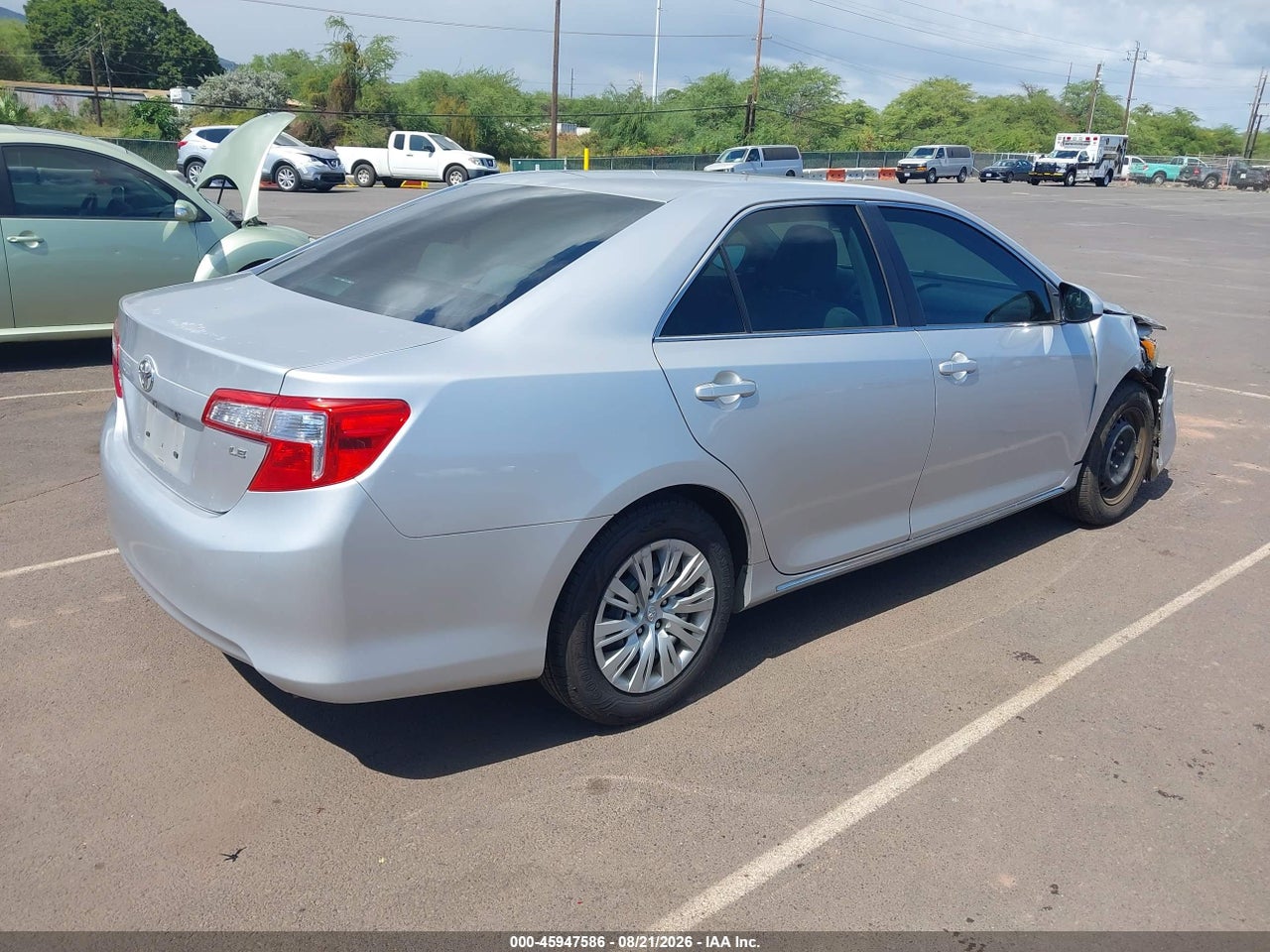 2014 TOYOTA CAMRY LE · 4/11