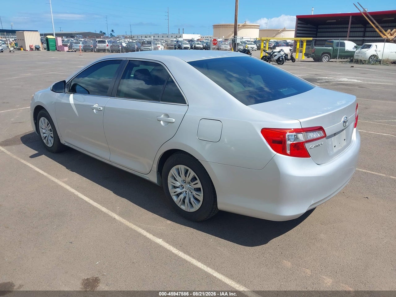2014 TOYOTA CAMRY LE · 3/11