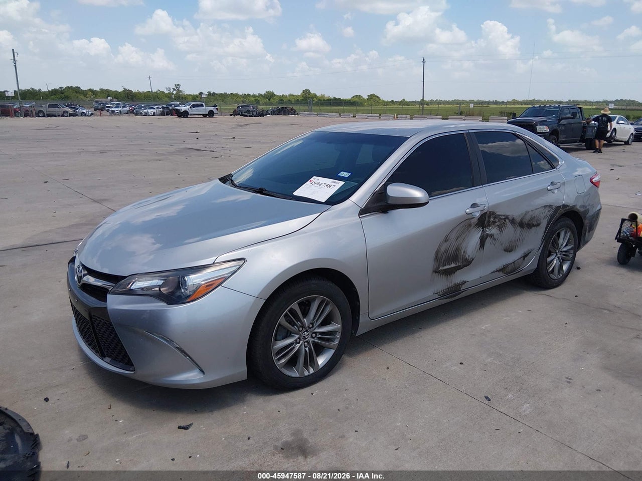 2016 TOYOTA CAMRY SE · 2/10