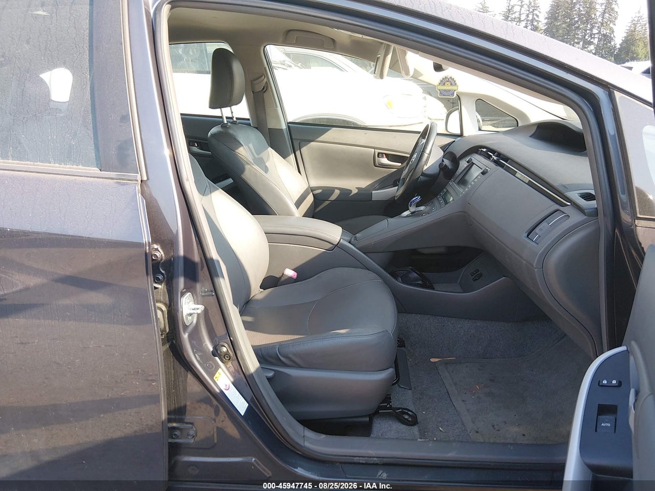 2011 TOYOTA PRIUS FOUR · 5/11