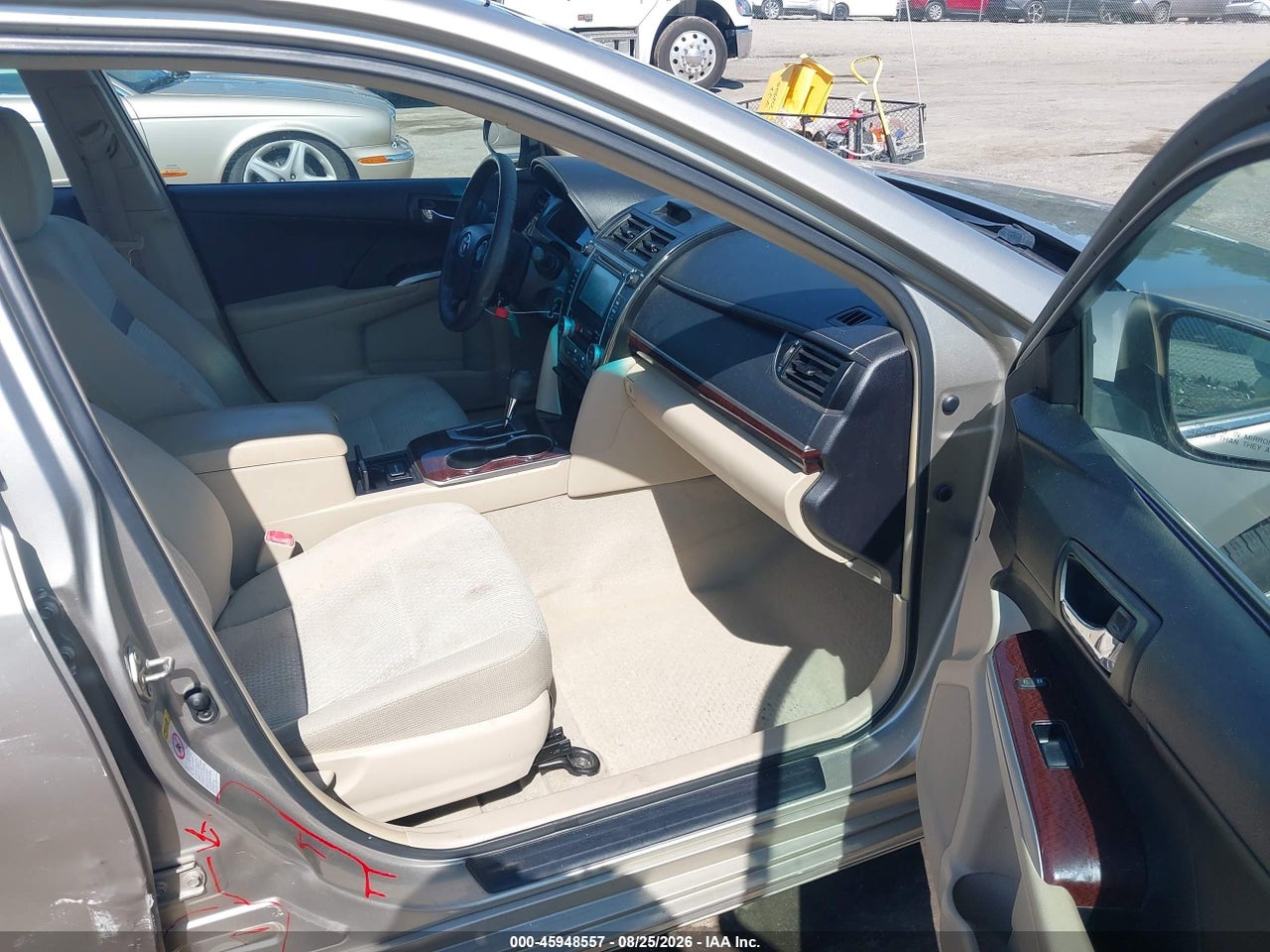 2014 TOYOTA CAMRY XLE · 5/11