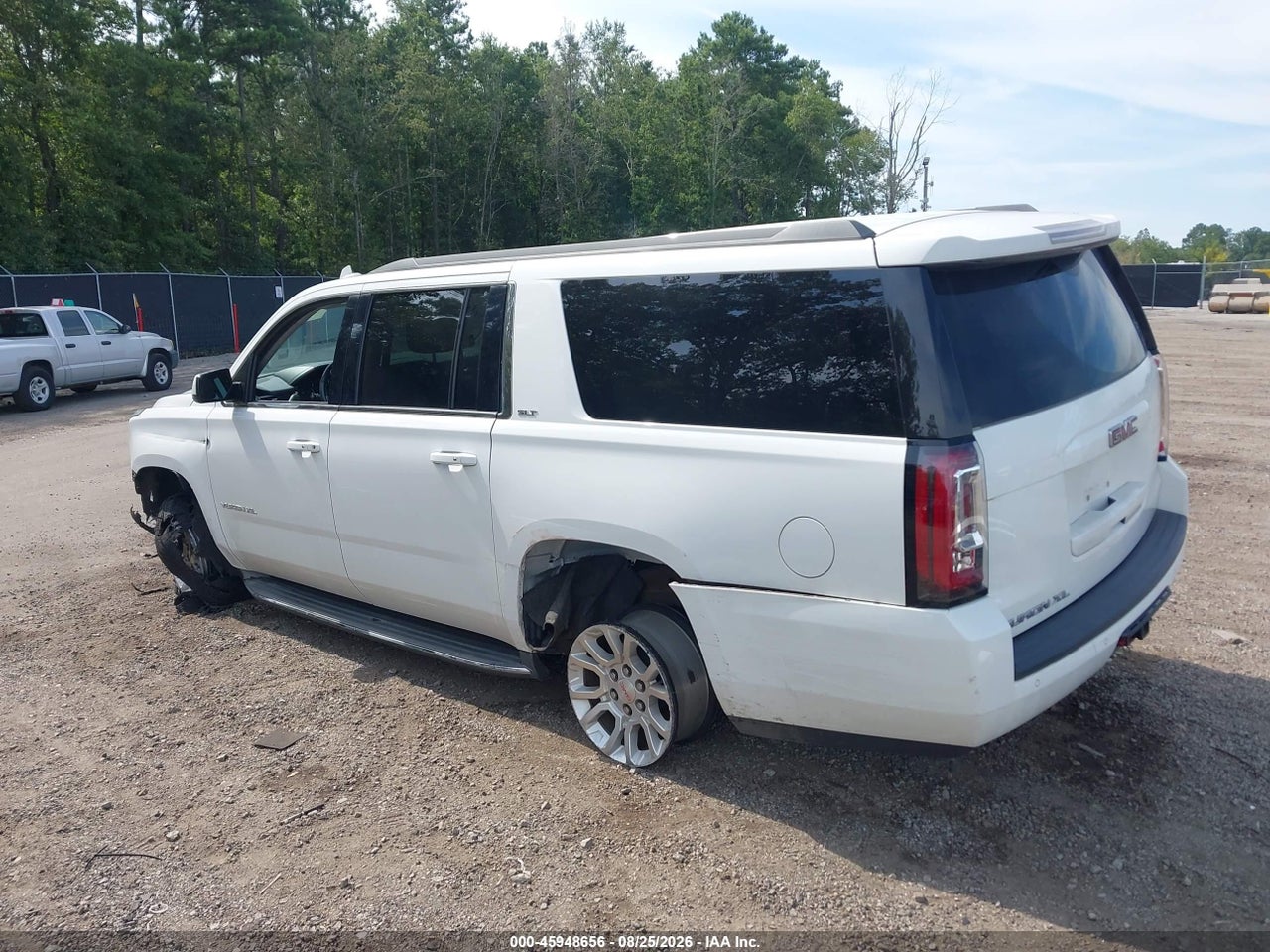 2016 GMC YUKON XL SLT · 3/11