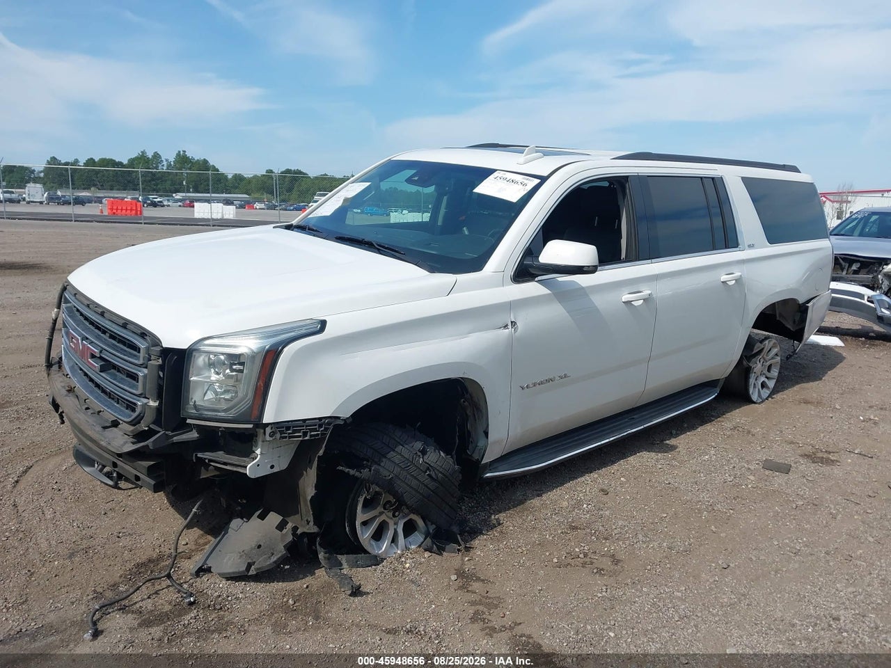 2016 GMC YUKON XL SLT · 2/11