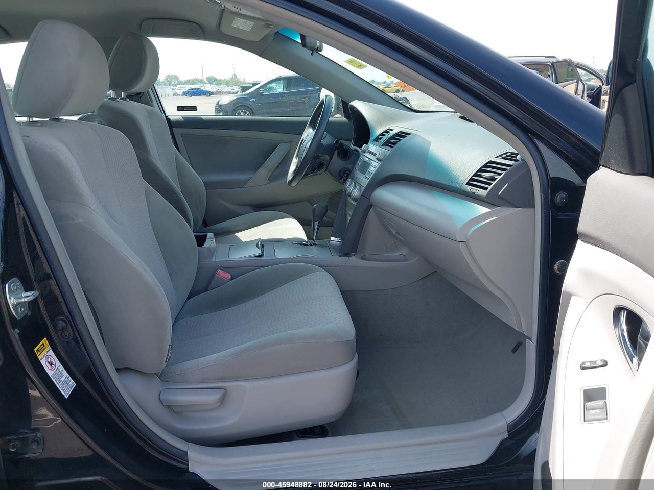 2010 TOYOTA CAMRY LE · 5/11