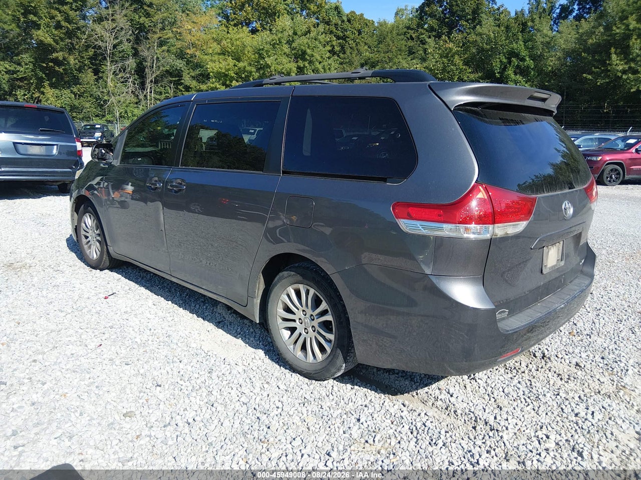 2011 TOYOTA SIENNA XLE V6 · 3/10