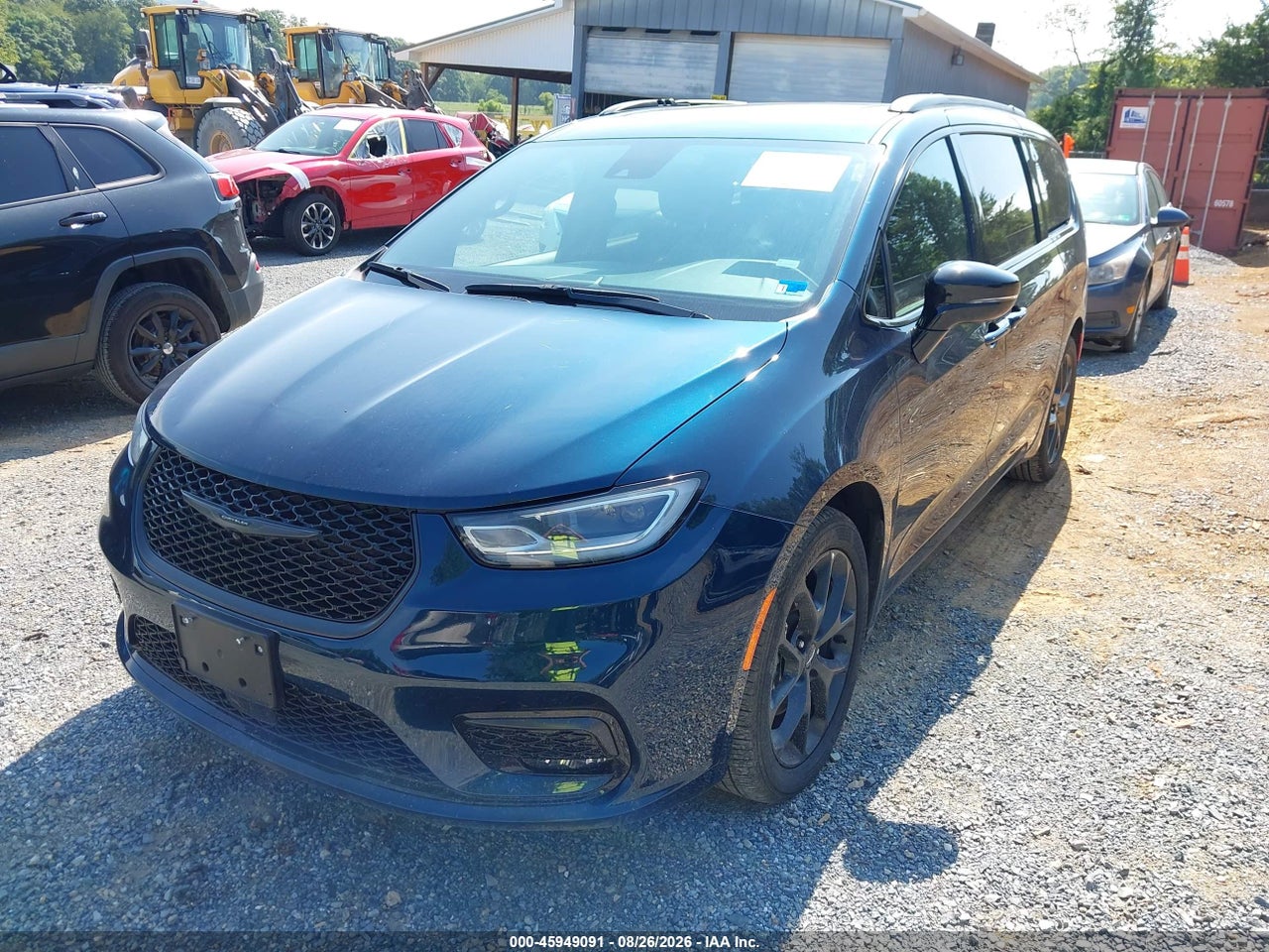 2025 CHRYSLER PACIFICA LIMITED · 6/11