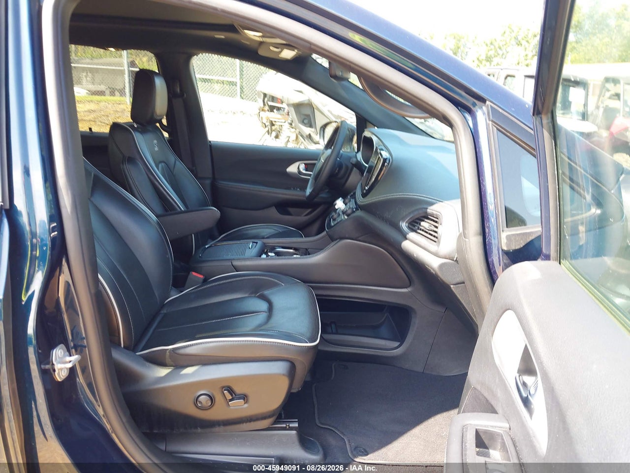 2025 CHRYSLER PACIFICA LIMITED · 5/11