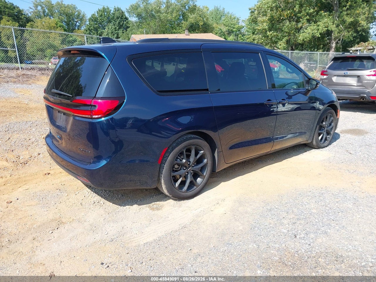 2025 CHRYSLER PACIFICA LIMITED · 4/11