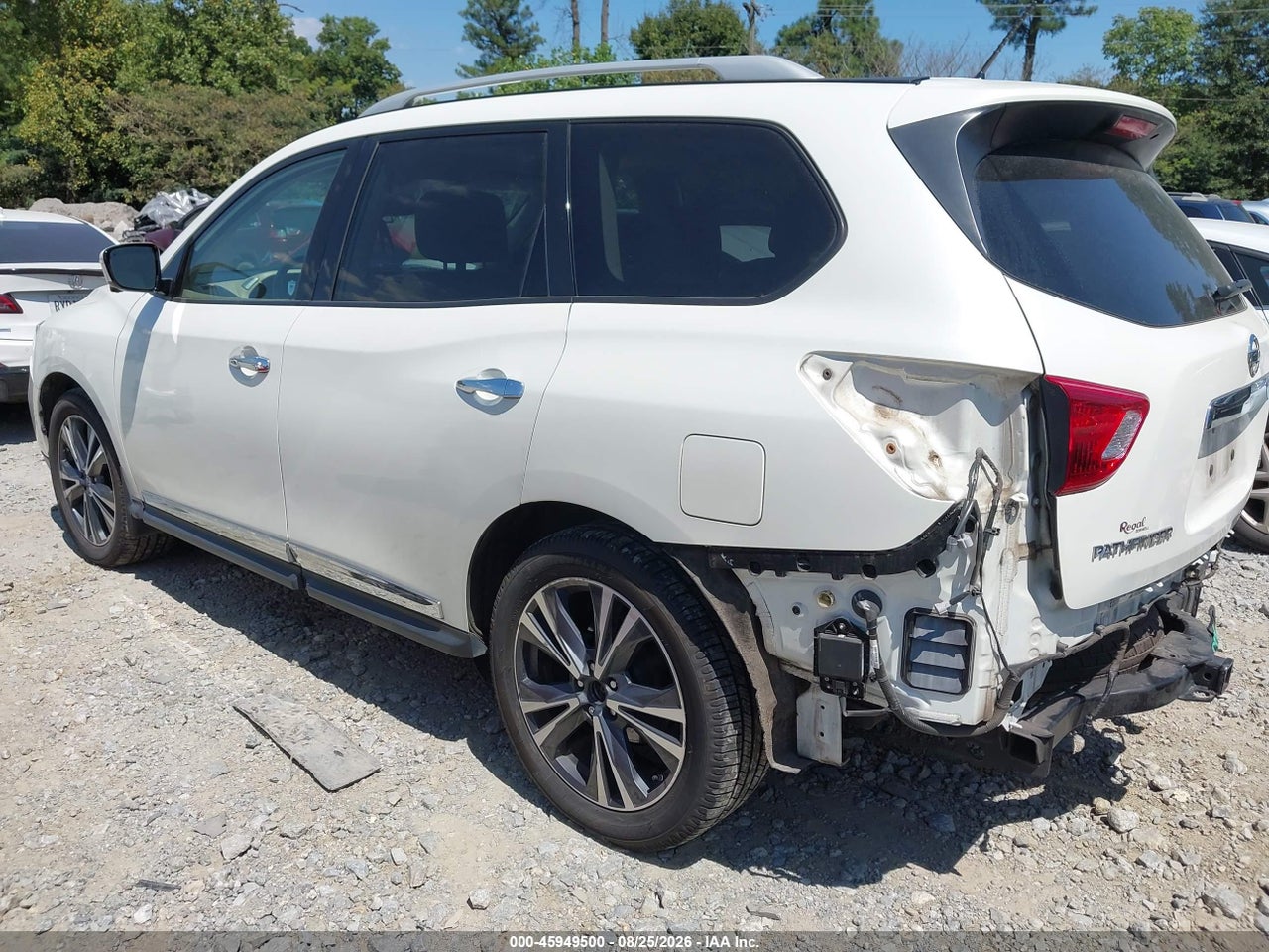 2017 NISSAN PATHFINDER PLATINUM · 3/11