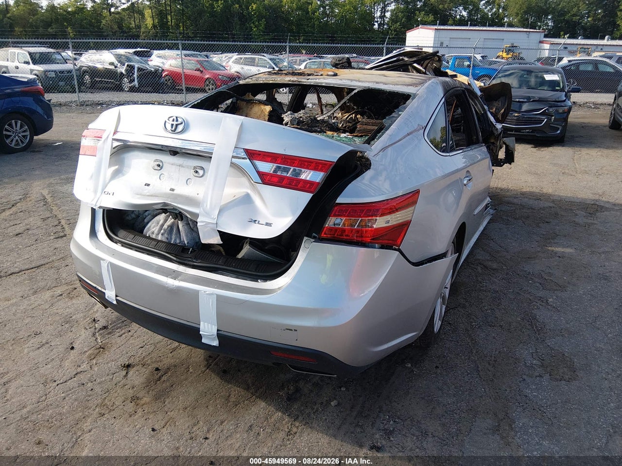 2013 TOYOTA AVALON XLE TOURING · 4/10