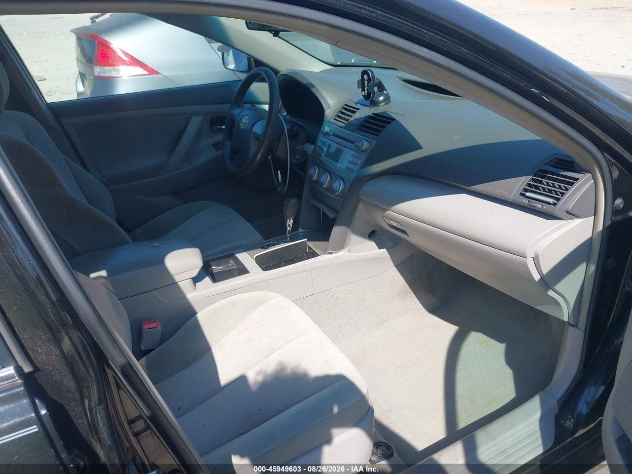 2011 TOYOTA CAMRY LE · 5/11