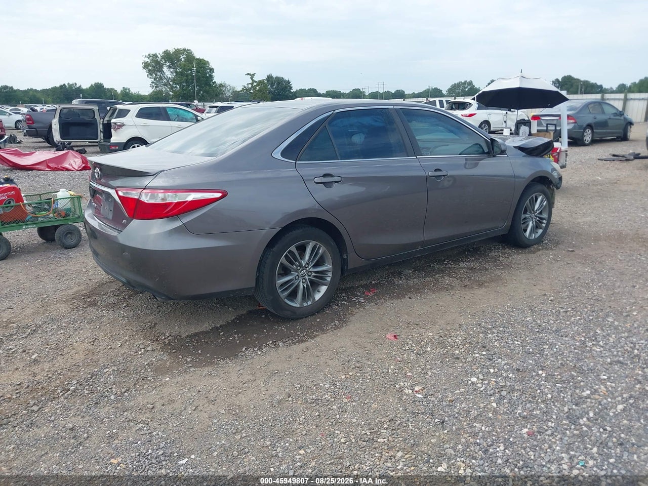 2016 TOYOTA CAMRY SE · 4/11