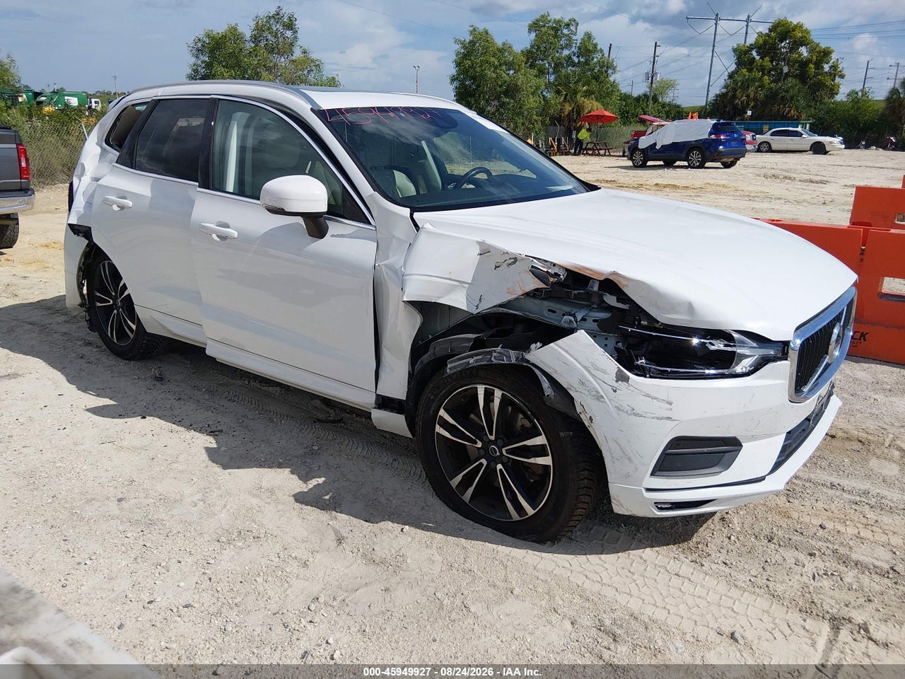 YV4A22RK4L1****** · 2020 VOLVO XC60 T6 MOMENTUM