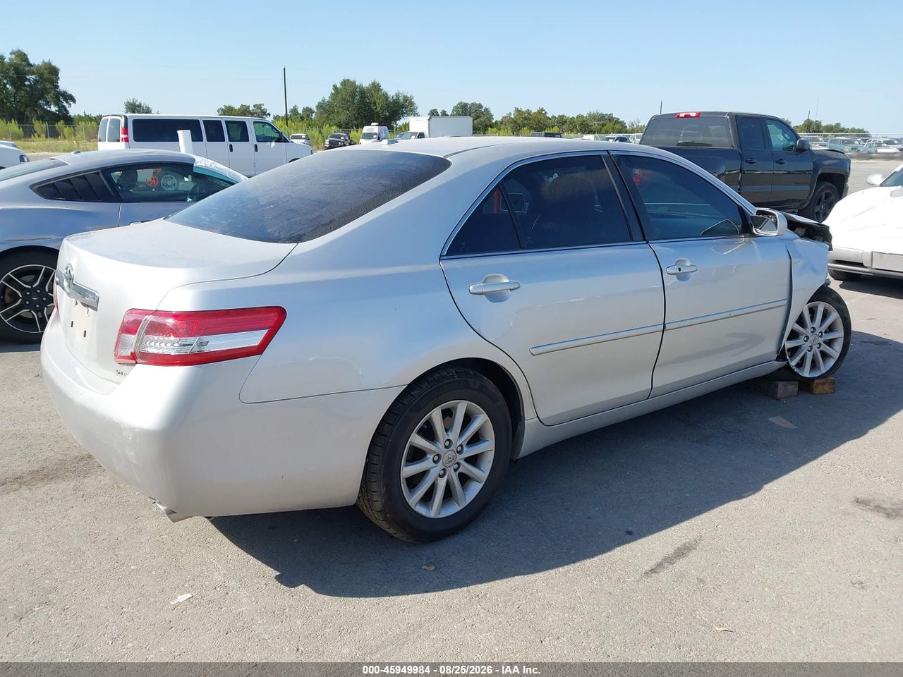 2010 TOYOTA CAMRY XLE V6 · 4/10