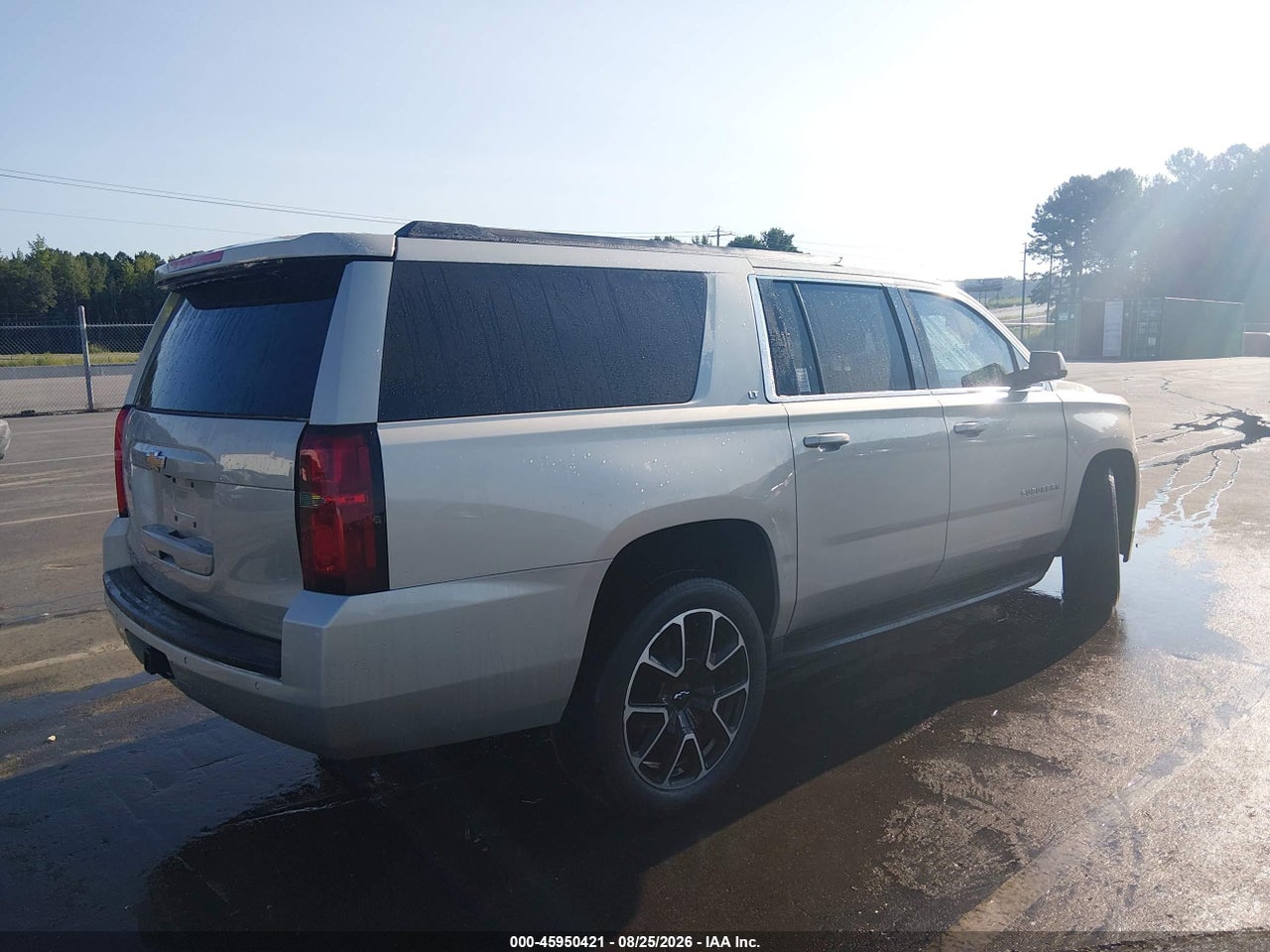 2015 CHEVROLET SUBURBAN LT · 4/11