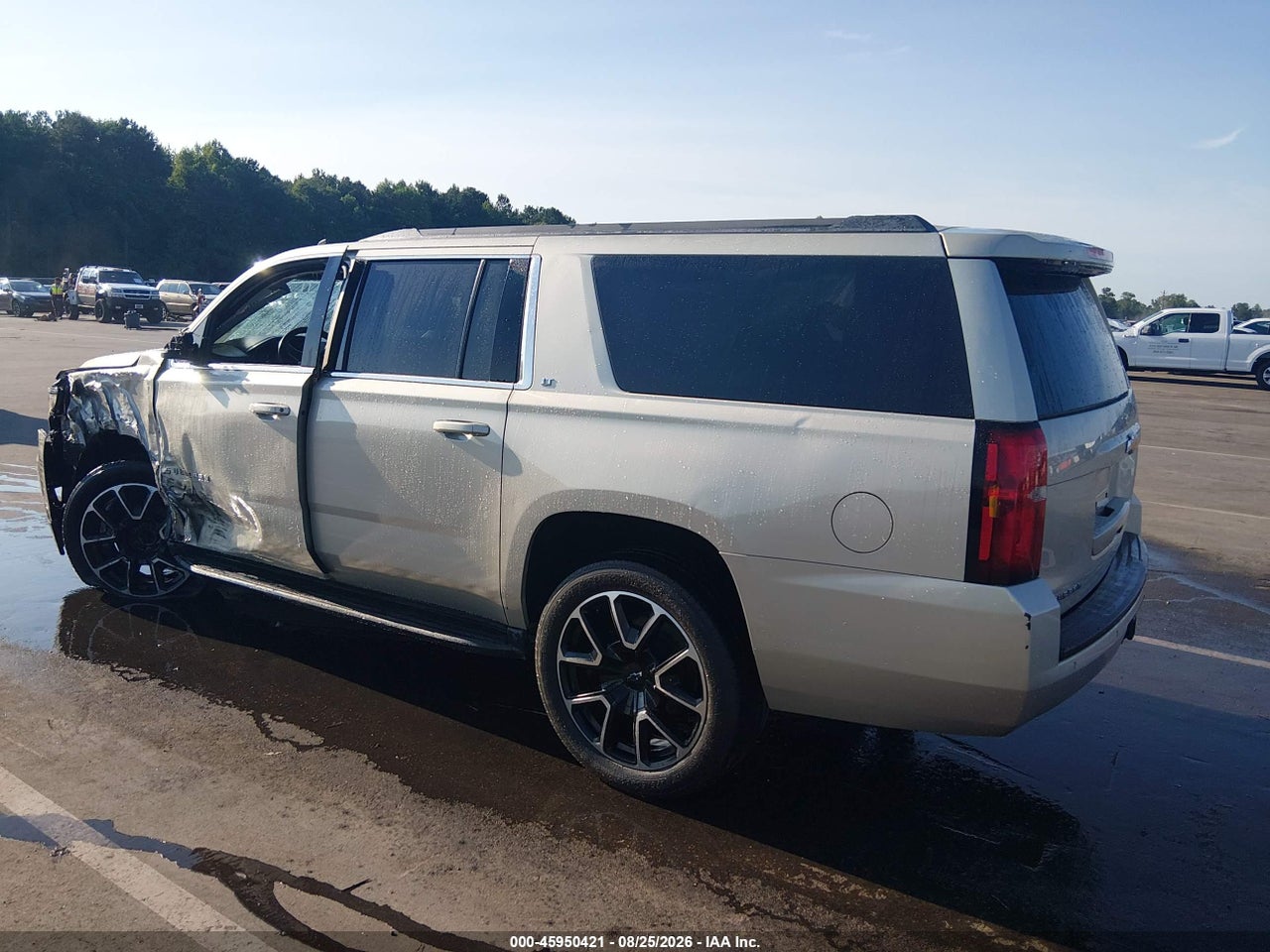 2015 CHEVROLET SUBURBAN LT · 3/11