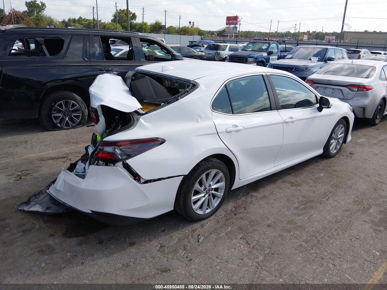 2024 TOYOTA CAMRY LE · 4/11