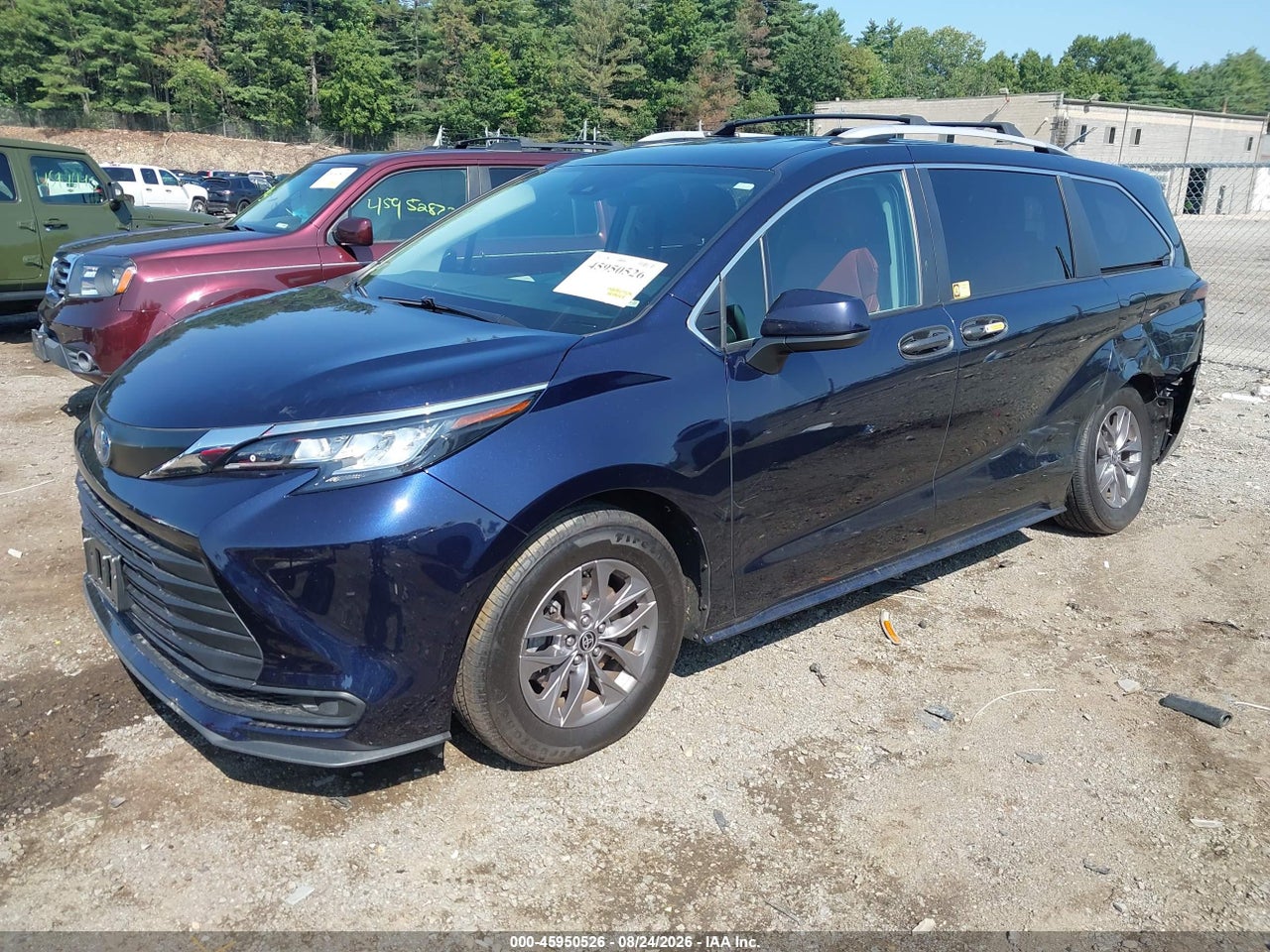2023 TOYOTA SIENNA LE · 2/10