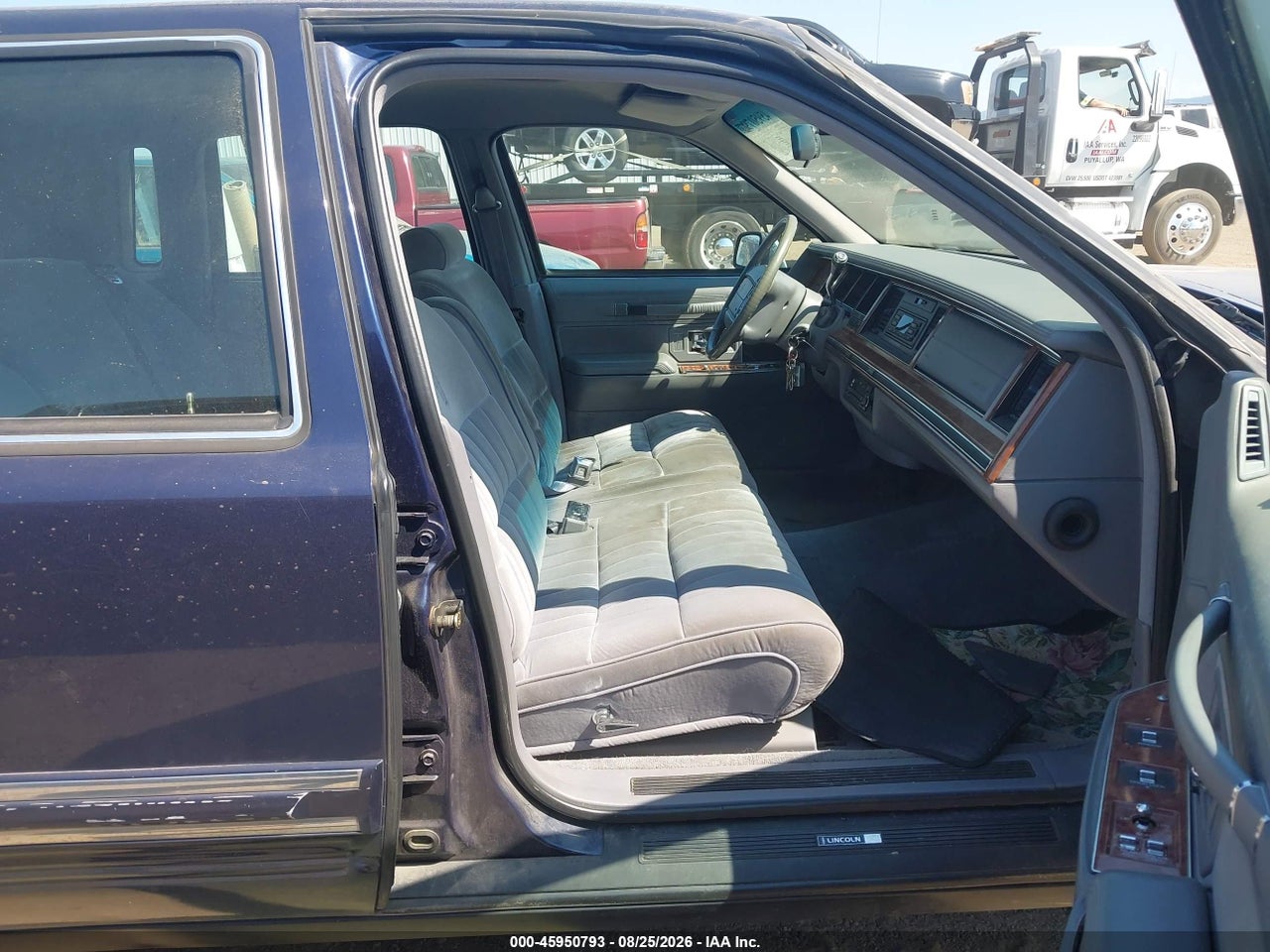 1994 LINCOLN TOWN CAR EXECUTIVE · 5/11