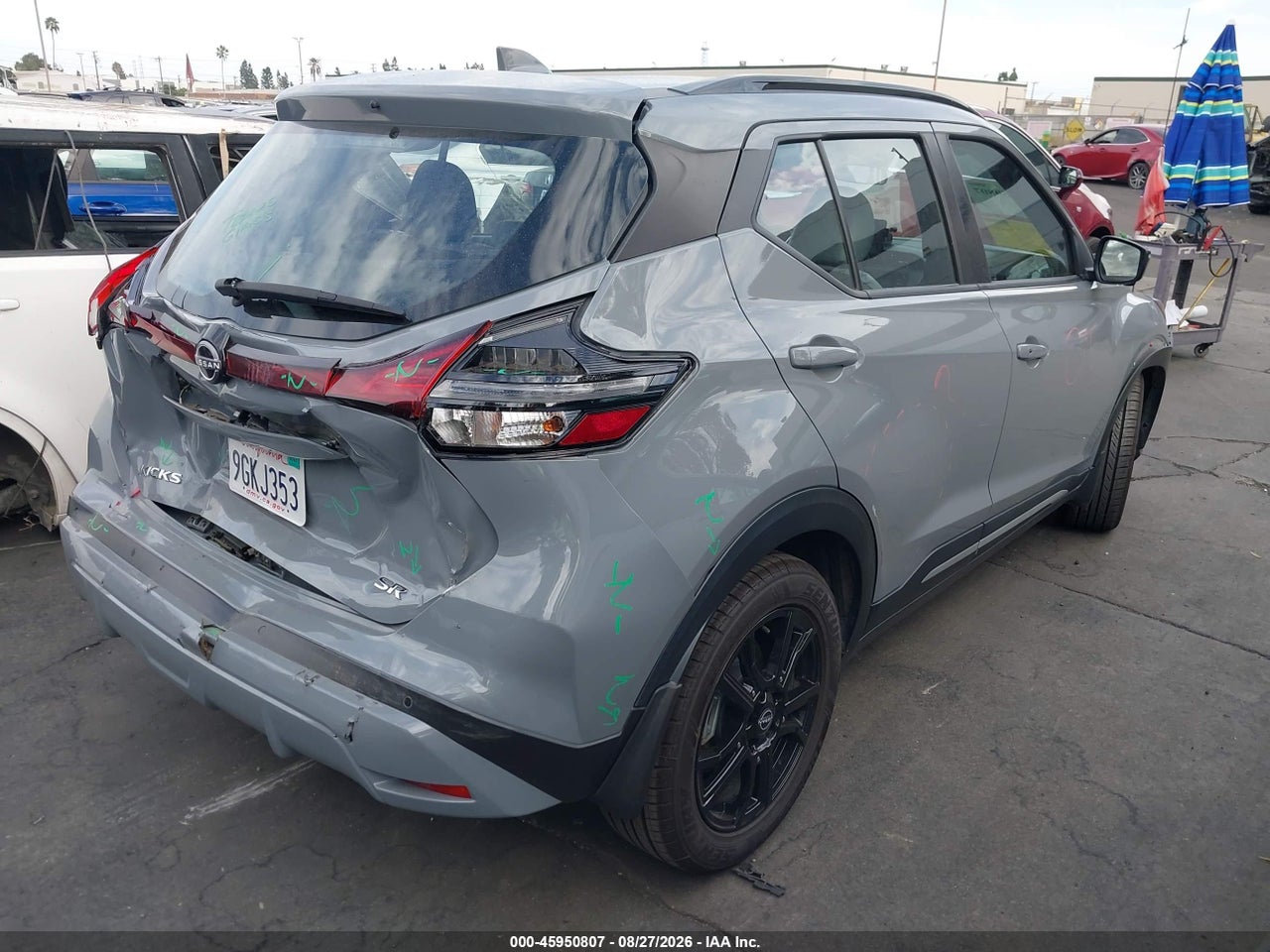 2023 NISSAN KICKS SR XTRONIC CVT · 4/11
