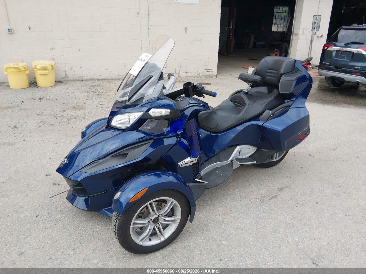 2010 CAN-AM SPYDER ROADSTER RT · 2/11