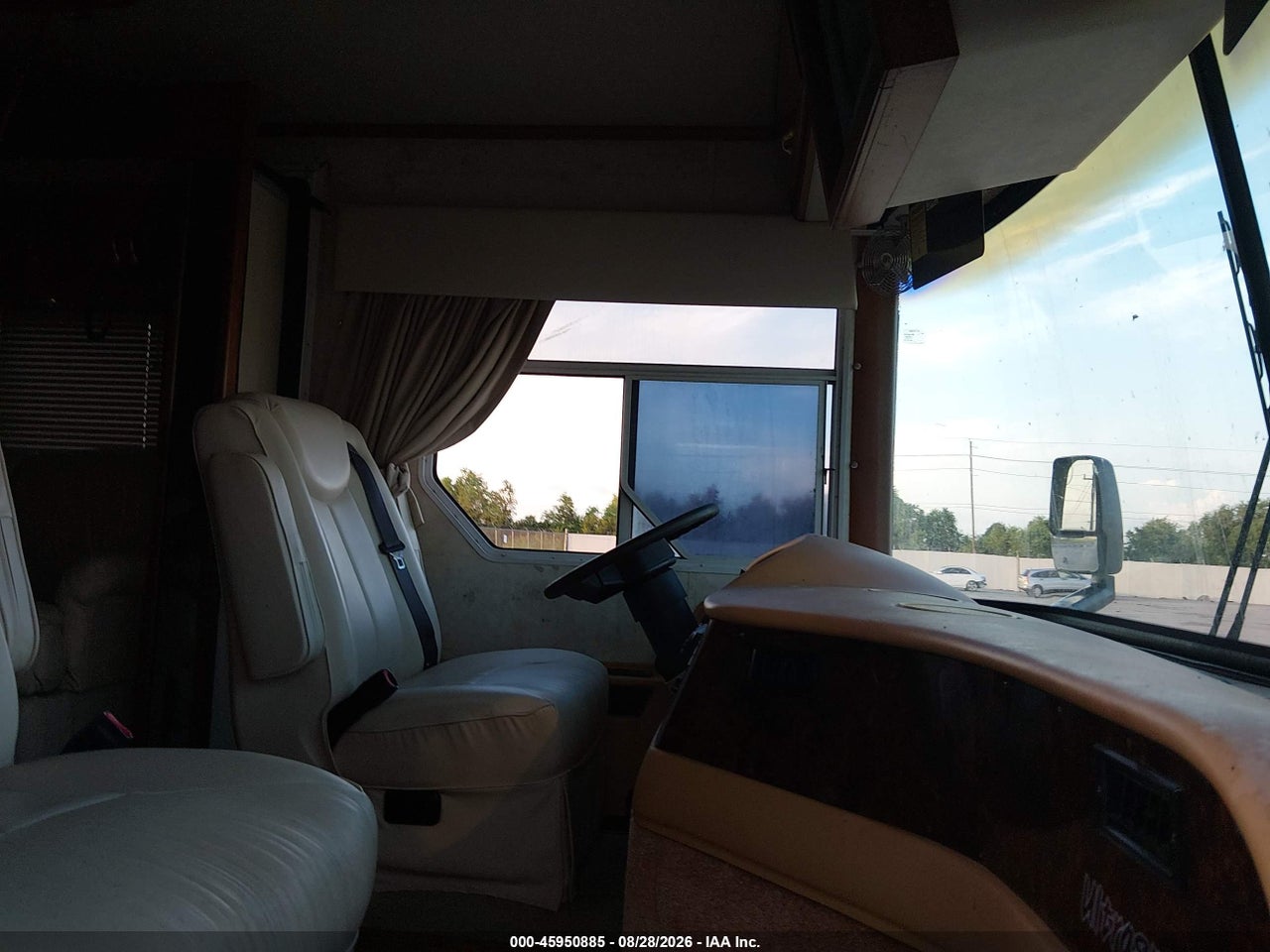 2001 FREIGHTLINER CHASSIS X LINE MOTOR HOME · 5/11