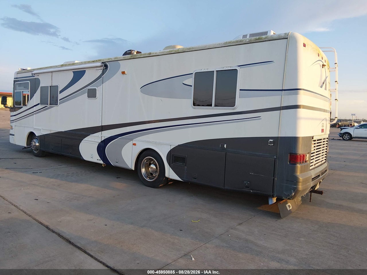 2001 FREIGHTLINER CHASSIS X LINE MOTOR HOME · 3/11