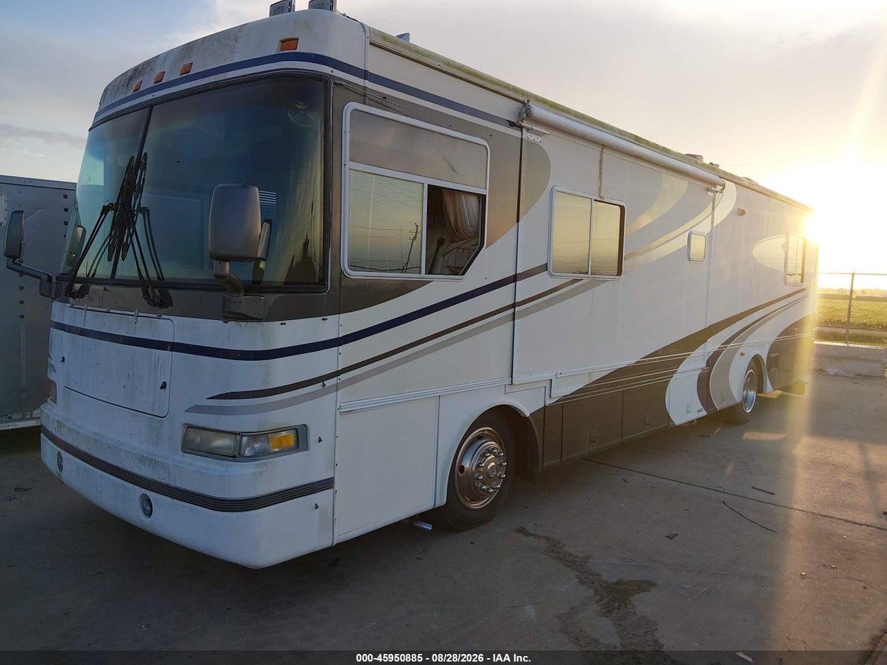 2001 FREIGHTLINER CHASSIS X LINE MOTOR HOME · 2/11