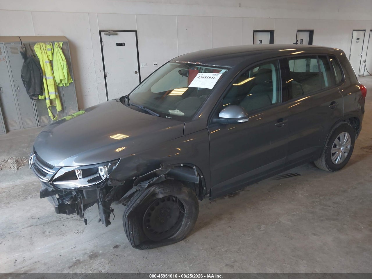 2013 VOLKSWAGEN TIGUAN S · 2/11