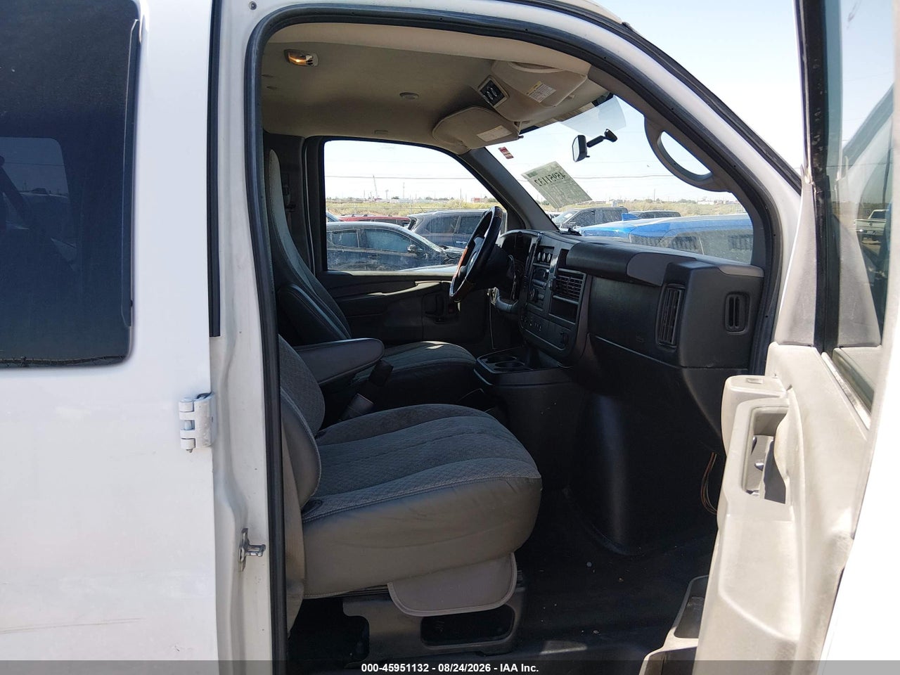 2011 CHEVROLET EXPRESS 3500 LT · 5/11