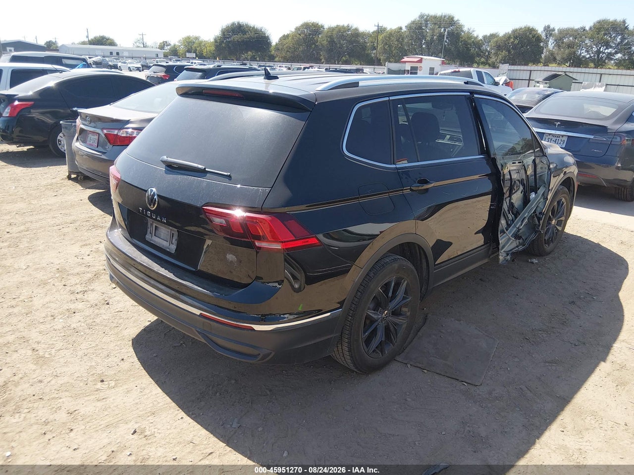 2024 VOLKSWAGEN TIGUAN 2.0T SE/2.0T WOLFSBURG EDITION · 4/11