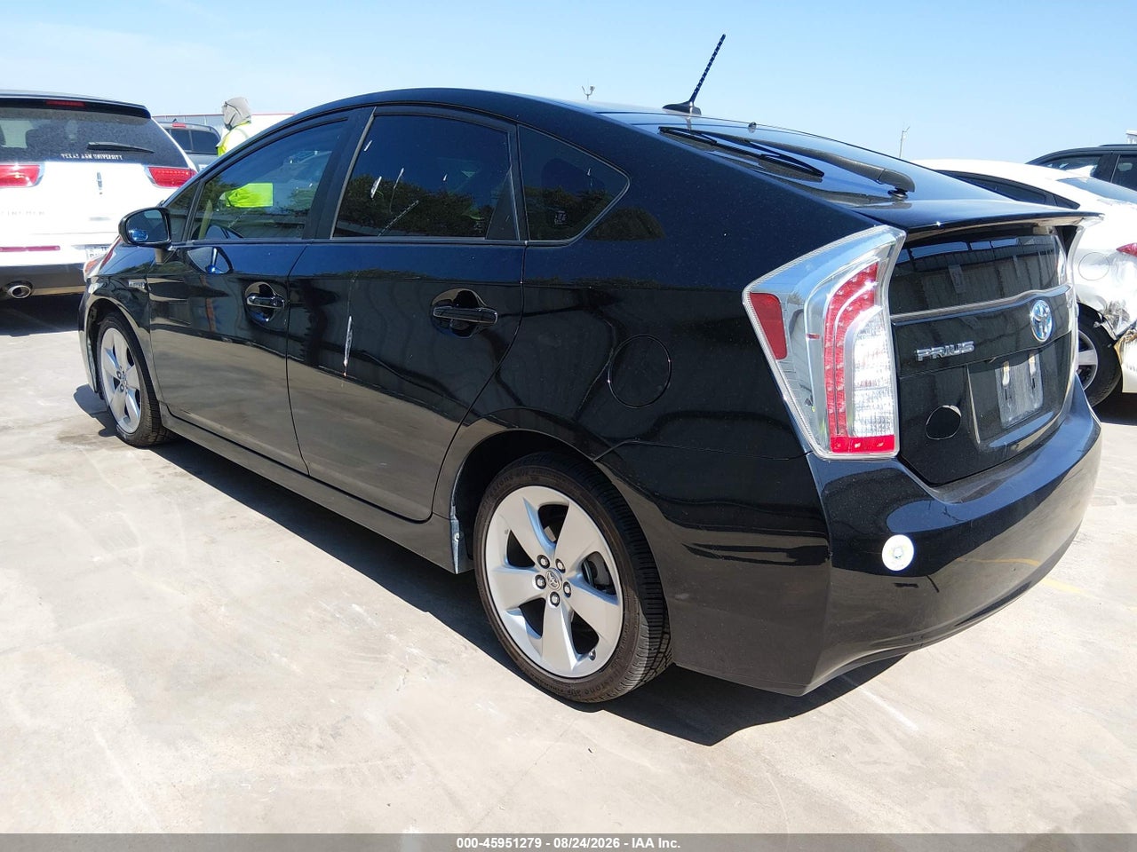 2015 TOYOTA PRIUS FIVE · 3/8