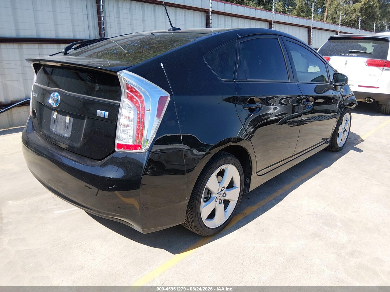 2015 TOYOTA PRIUS FIVE · 4/8