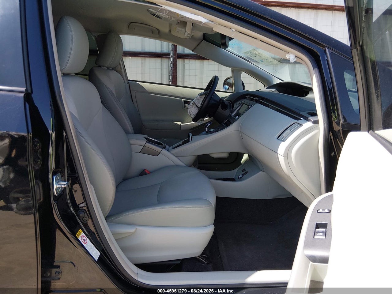 2015 TOYOTA PRIUS FIVE · 5/8
